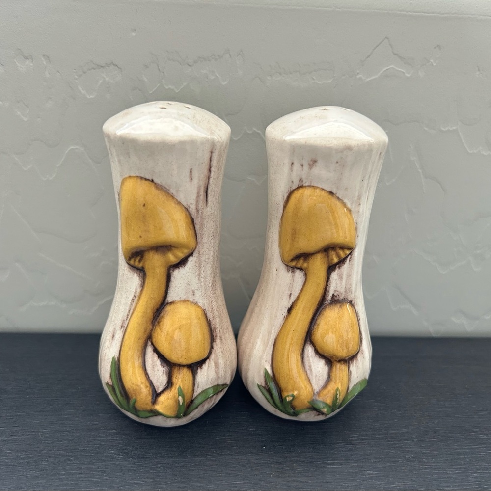 Vintage Mushroom Ceramic Salt & Pepper Shakers Set 70’s MCM Ceramic Hand Painted
